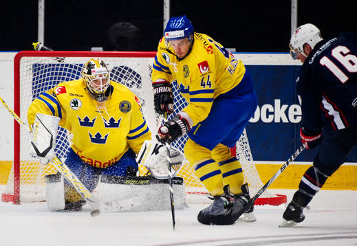 Paul Stastny, USA, skjuter mot Viktor Fasth, målvakt,