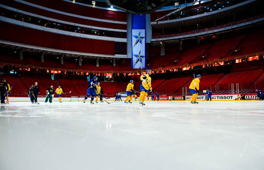 Spelarna tränar i Globen