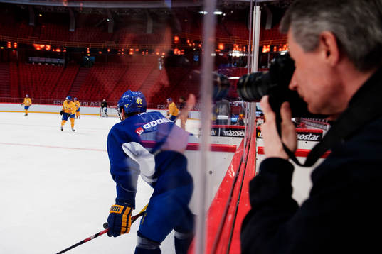 Henrik Zetterberg blir fotograferad