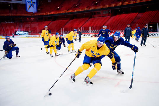 Staffan Kronwall och Calle Järnkrok i en övning