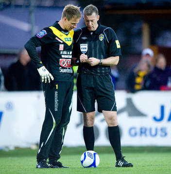 Mattias Asper, Mjällby och Daniel Stålhammar, domare