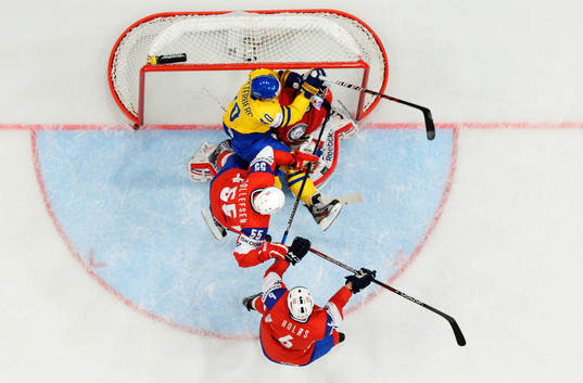 Henrik Zetterberg, Sverige, kör över Lars Haugen,
