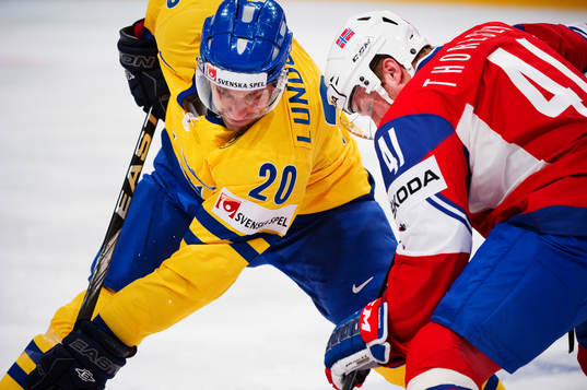 Joel Lundqvist, Sverige, tekar mot Patrick Thoresen, Norge