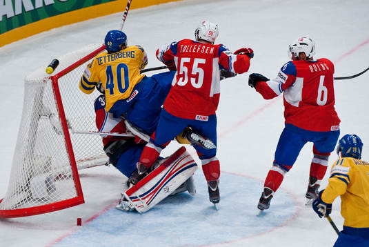 Henrik Zetterberg, Sverige tacklas fult av Ole Kristian