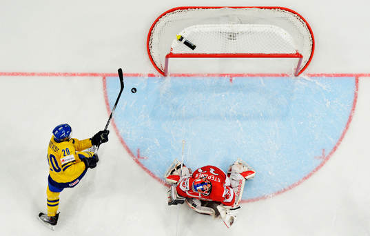 Joel Lundqvist, Sverige och Jakub Stepanek, målvakt,