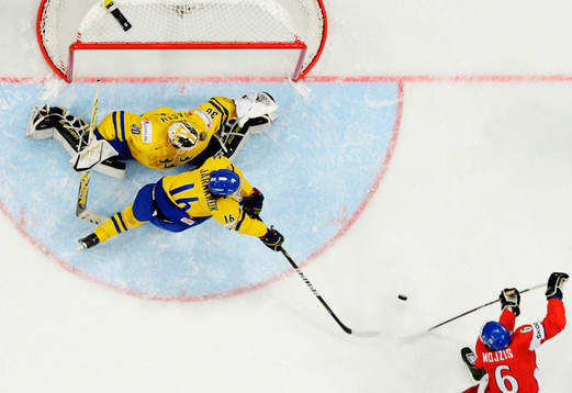 Viktor Fasth, målvakt, och Calle Järnkrok, Sverige, och