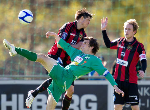 Bläddra bland fler bilder av Fotboll, Superettan, Ljungskile - Brommapojkarna