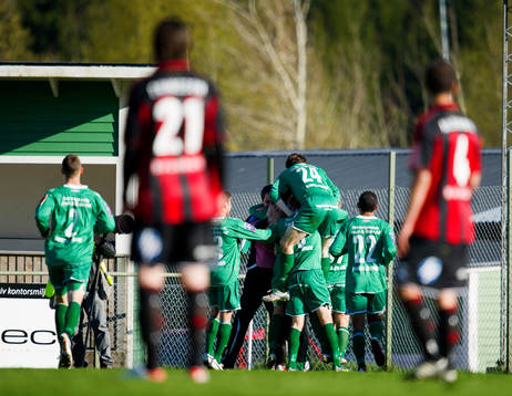 Kenny Pavey, Ljungskile, gör 1-0, jubel