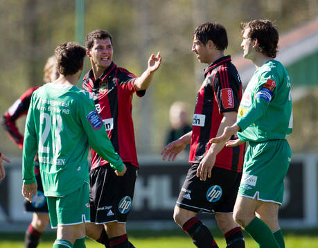 Mauricio Albornoz, Brommapojkarna, får en armbåge på