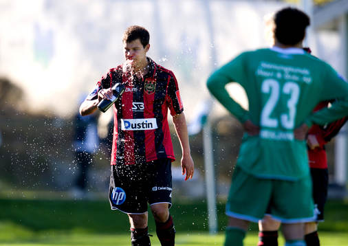 Mauricio Albornoz, Brommapojkarna, får en armbåge på