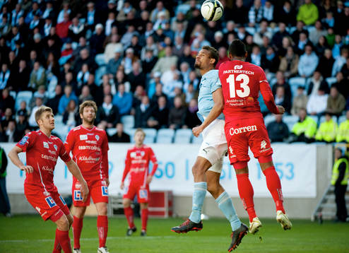 Här gör Mathias Ranégie, Malmö 1-0