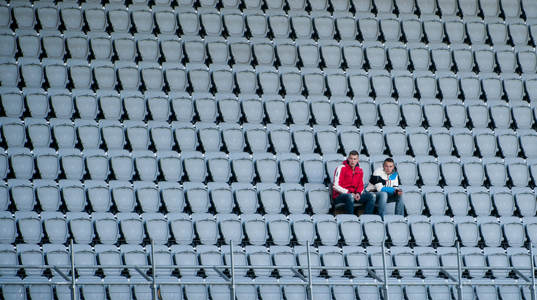 Tomma läktare, inte mycket folk på matchen