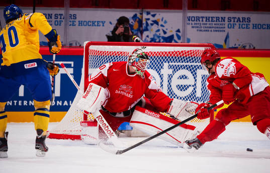 Henrik Zetterberg, Sverige, passar fram till 3-0-målet
