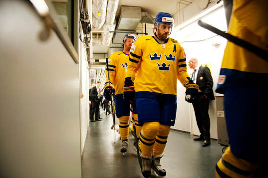Henrik Zetterberg, Sverige, på väg in till matchen