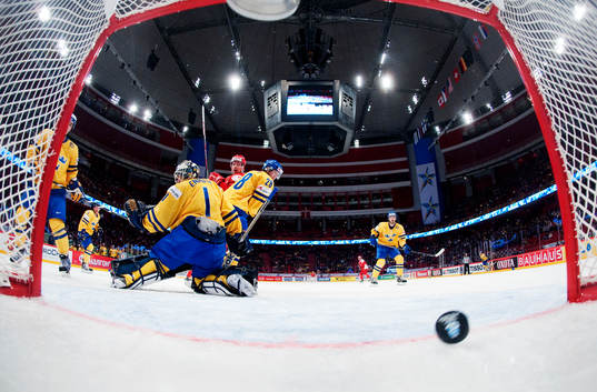 Jhonas  Enroth, målvakt, Sverige, släpper in 6-4-målet