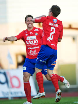 2-1 Andreas Wihlborg som grattas av passningsläggaren