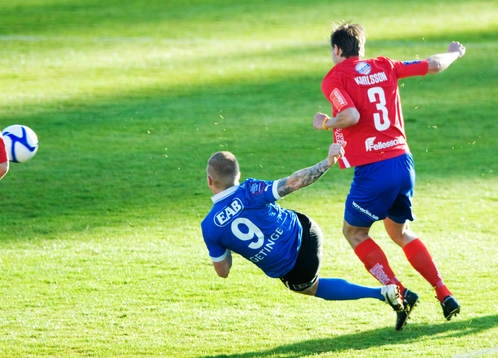 Gudjon Baldvinsson, Halmstad, skjuter liggande