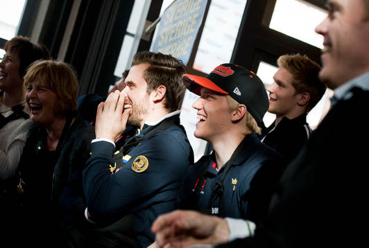 Bläddra bland fler bilder av Ishockey, VM, Sverige: Lagar mat med kocklandslaget