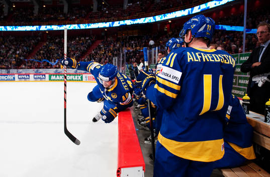 Henrik Zetterberg, Sverige, hoppar in på isen