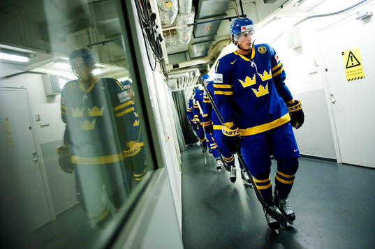 Loui Eriksson, Sverige, på väg in till matchen
