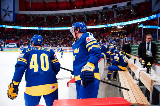 Henrik Zetterberg och Loui Eriksson, Sverige, lämnar
