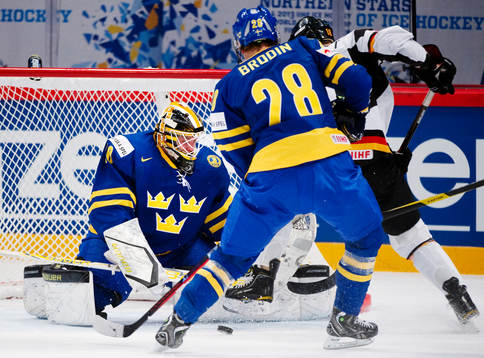 Viktor Fasth, målvakt, Sverige, stoppar en målchans