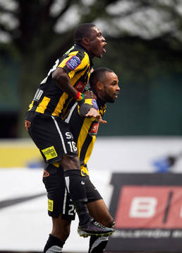 1-0. Abdul Majeed Waris, René Makondele, Häcken, jubel