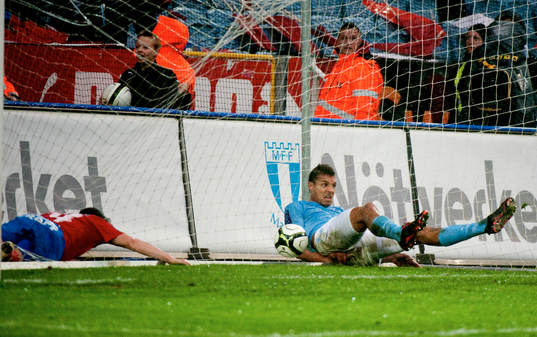 Mathias Ranégie, Malmö gör 3-0 och åker med bollen in i