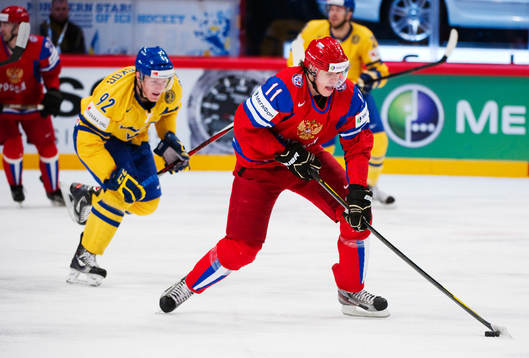 Gabriel Landeskog, Sverige, ser Yevgeni Malkin, Ryssland,
