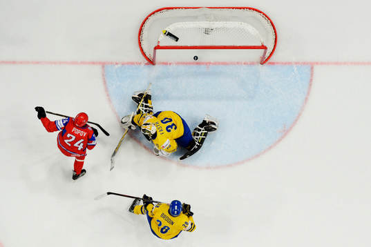 Alexander Popov, Ryssland, gör 1-1 bakom Viktor Fasth,