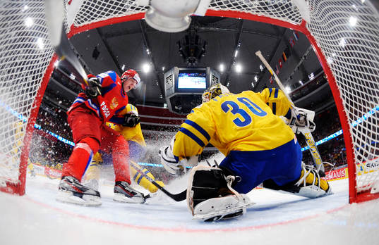 Yevgeni Malkin, Ryssland, utmanar Viktor Fasth, målvakt,