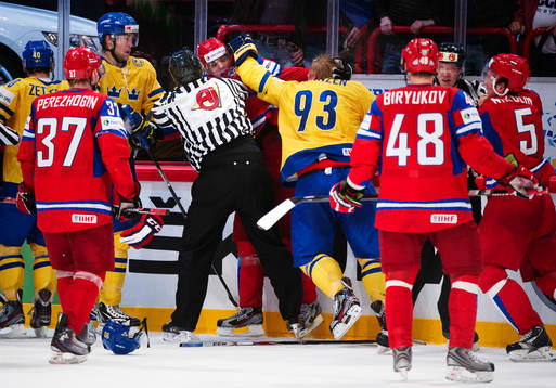 Yevgeni Malkin, Ryssland, och Johan Franzén, Sverige, i