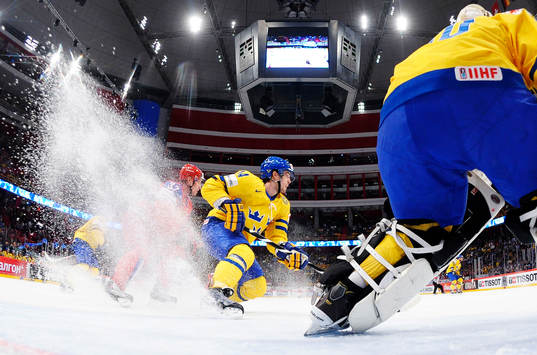 Niklas Hjalmarsson, Sverige