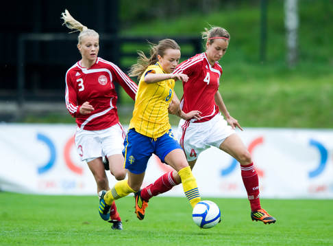 Maja Norrhamn, Sverige mot Stine Larsen och Rikke Sevecke,