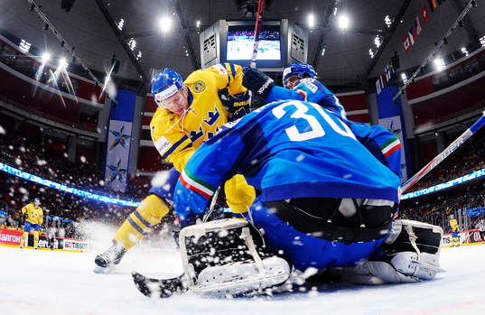 Patric Hörnqvist, Sverige, oroar framför Daniel