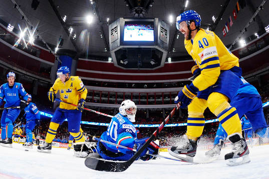 Gabriel Landeskog och Henrik Zetterberg, Sverige, oroar