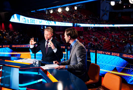 Niklas Wikegård och Peter Jihde i TV4:s studio för