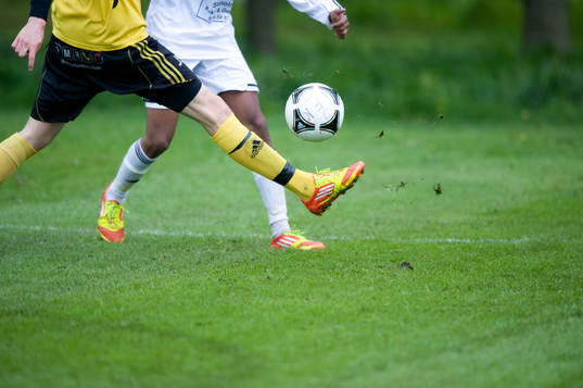 Fot, boll, fotbollsskor, gräs, gräsmatta, genre
