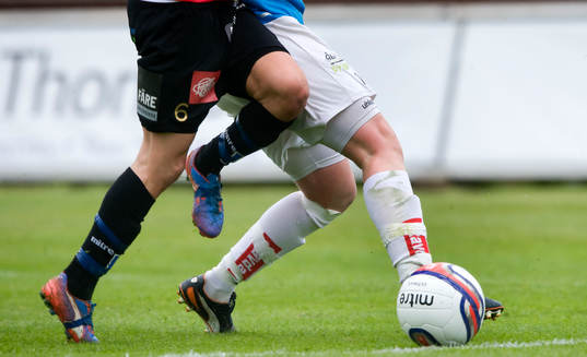 Fot, ben, fotboll, gräs, duell