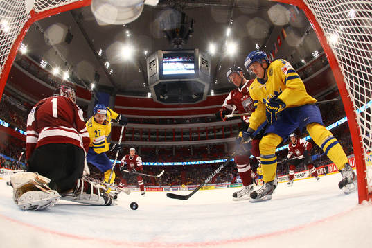 Patric Hörnqvist ser Jakob Silfverberg, Sverige, göra 2-0