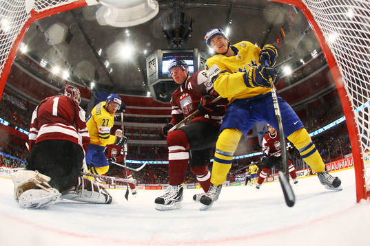 Patric Hörnqvist ser Jakob Silfverberg, Sverige, göra 2-0