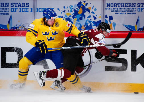 Victor Hedman, Sverige, stoppar Miks Indrasis, Lettland