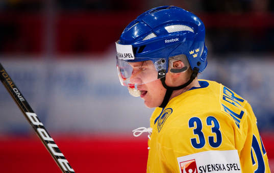Jakob Silfverberg, Sverige, har blod på tandskyddet
