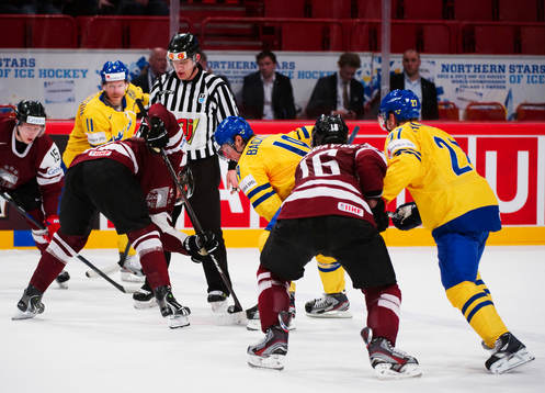Sveriges förstakedja i form av Daniel Alfredsson, Nicklas