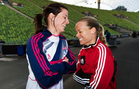 Lotta Schelin, Olympique Lyonnais (Lyon), Sara Thunebro,