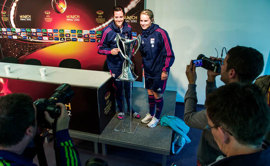 Lotta Schelin, Amadine Henry, Olympique Lyonnais (Lyon),