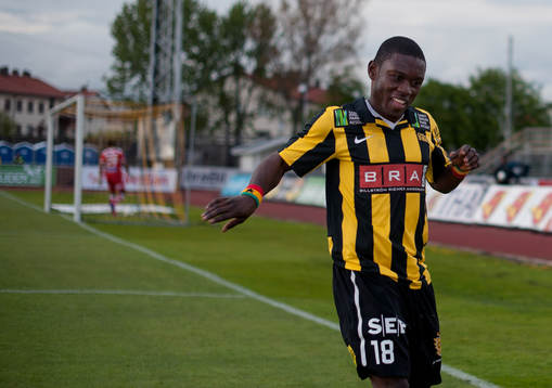 Abdul Majeed Waris, Häcken, gör 1-0