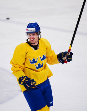 Erik Karlsson skrattar