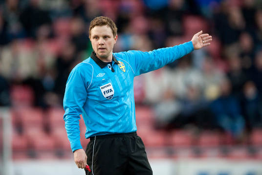 Domare Markus Strömbergsson. Tecken