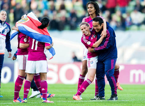 Camille Abily, Olympique Lyonnais, jubel